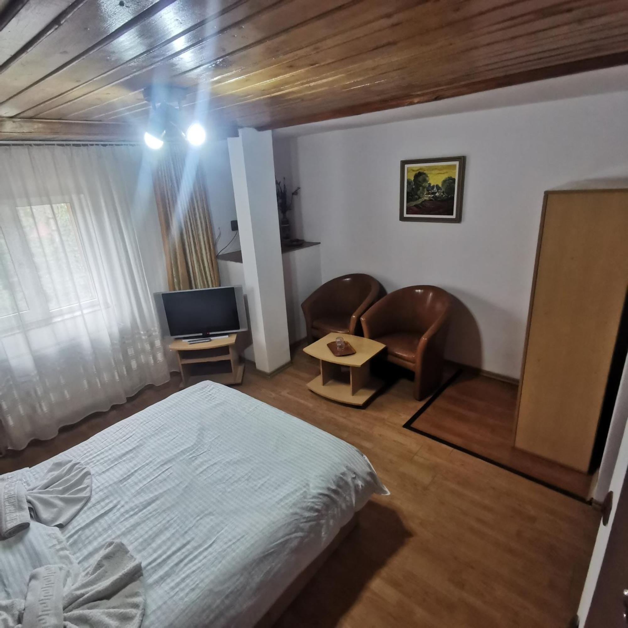Pensiunea Fara Nume Буштени Экстерьер фото