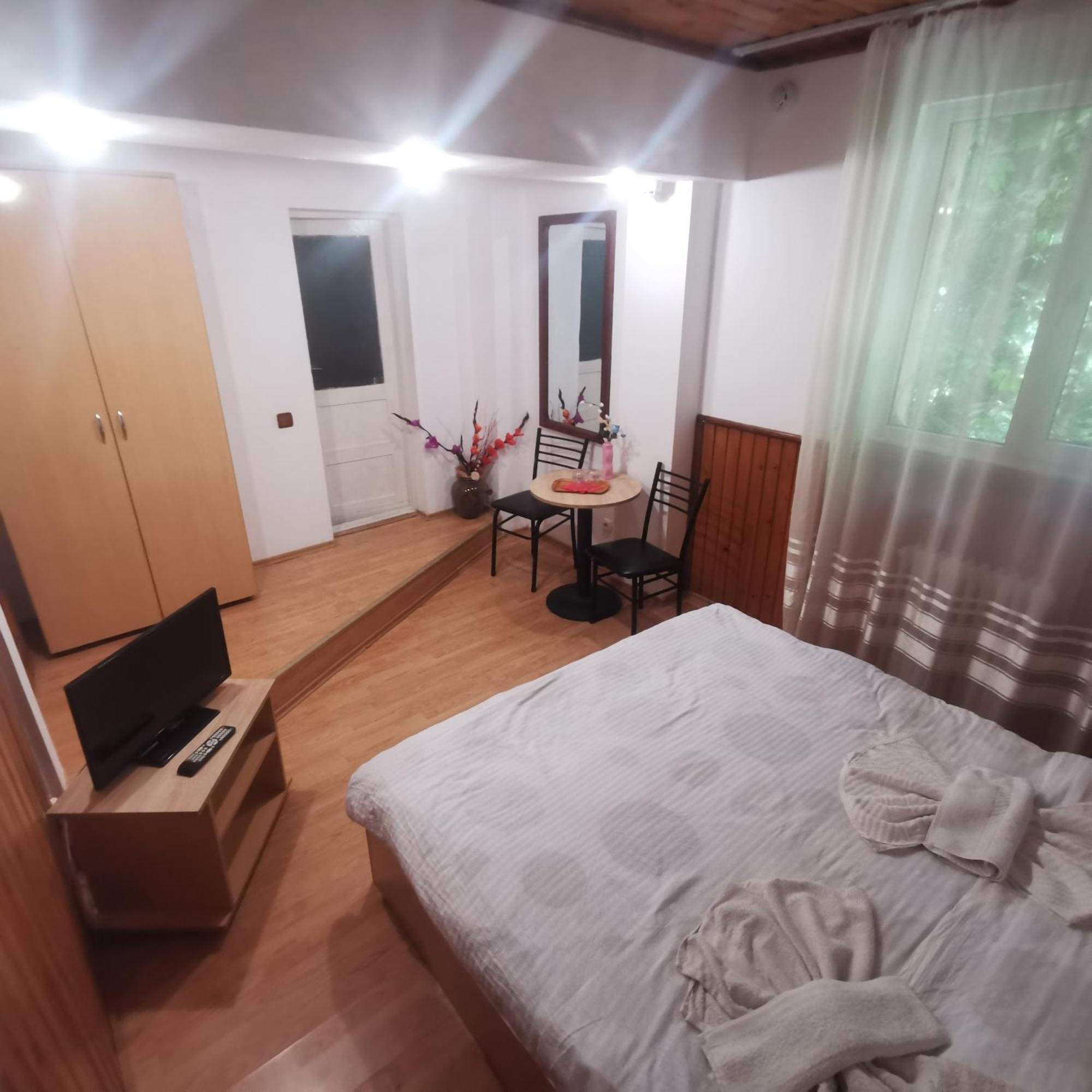 Pensiunea Fara Nume Буштени Экстерьер фото