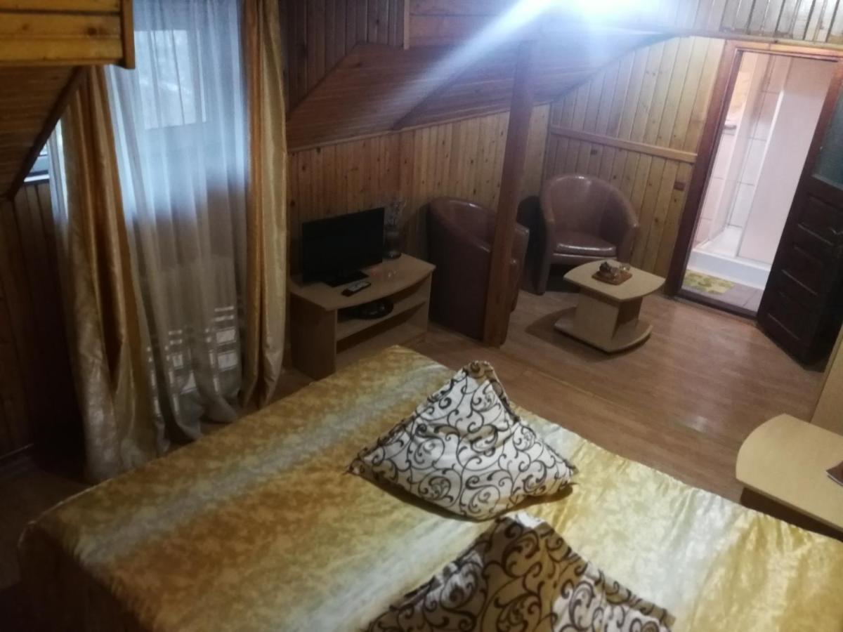Pensiunea Fara Nume Буштени Экстерьер фото
